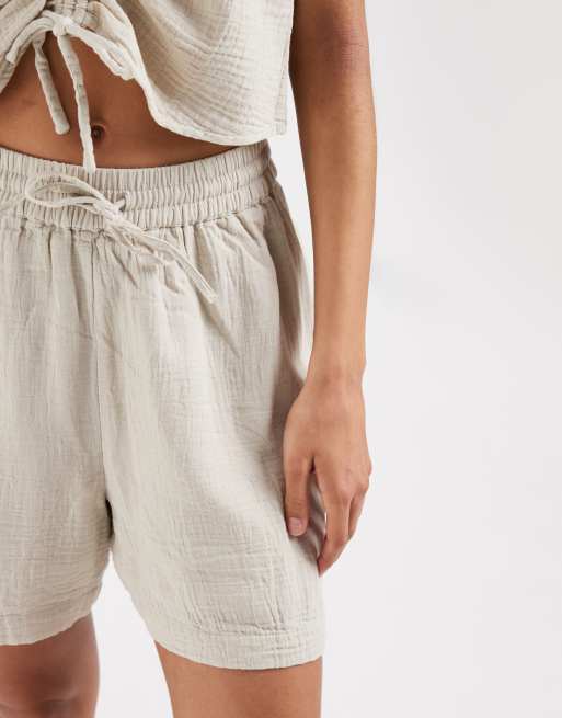 Pieces - Pantaloncini a vita alta in cotone stropicciato grigio caldo in coordinato, 4 di 5