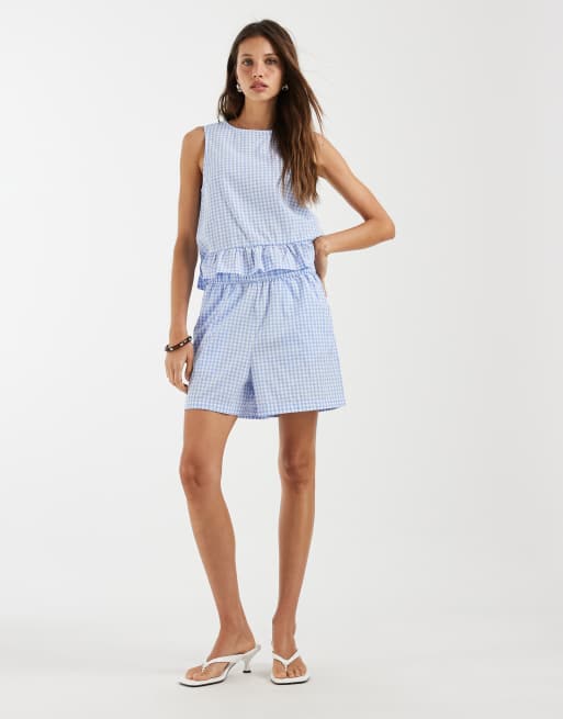 Pieces high waisted shorts and sleeveless top co-ord with frill hem in blue and white gingham print, 2 de 3