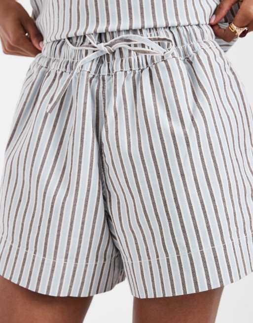 Pieces - Pantalones cortos vaqueros a rayas azules y marrones con lazada en la cintura (parte de un conjunto), 5 de 5