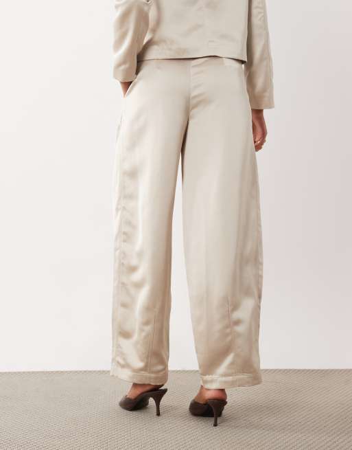 Pieces - pantalones satinados smart de conjunto en dorado, 5 de 5