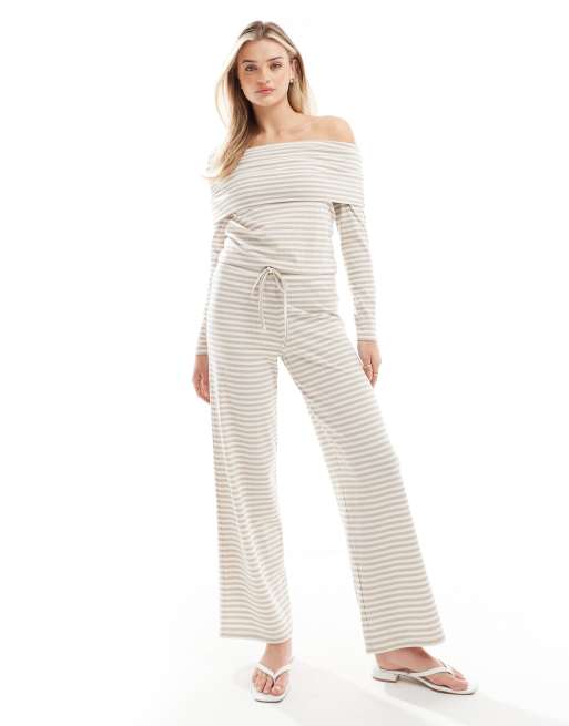 Pieces - Pantaloni in jersey a coste a righe beige in coordinato
