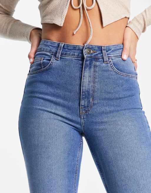 PIECES - Peggy - Jeans a zampa a vita alta in denim blu medio, 4 di 4