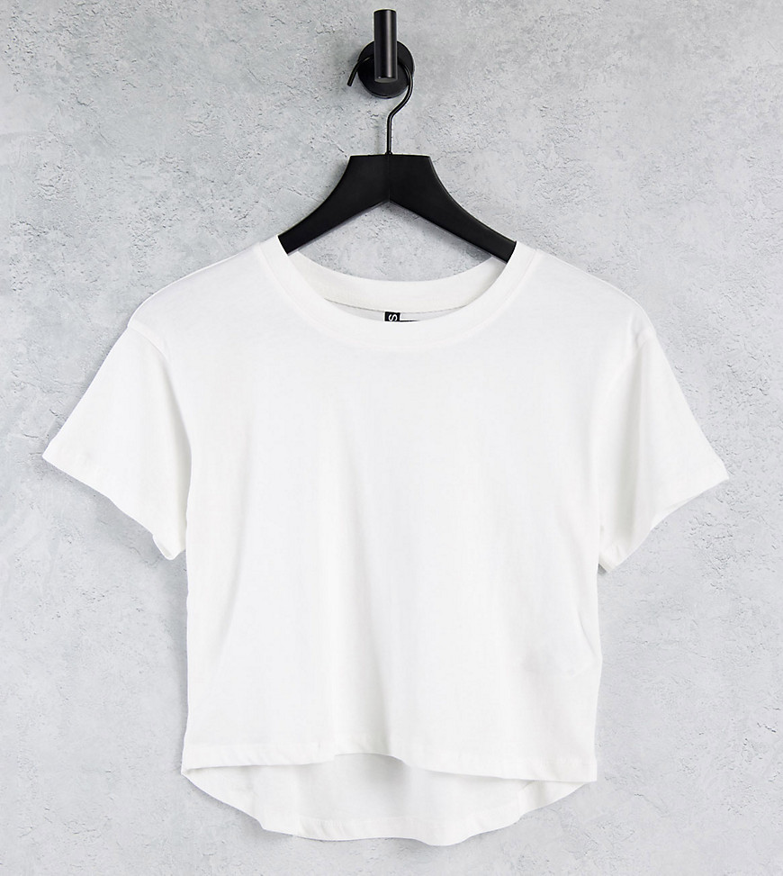 Pieces Petite - Cropped t-shirt i hvid