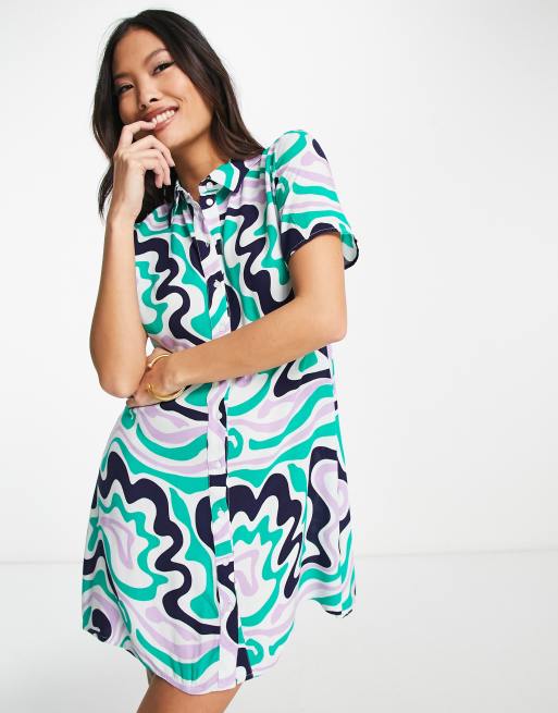 Pieces Petite - Exclusive - Mini-overhemdjurk in groen met golvende print, 4 van 4