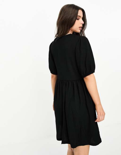 Pieces Petite exclusive textured v neck smock mini dress in black, 4 of 4