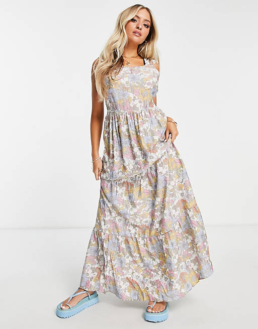 Pieces Petite exclusive tiered maxi dress in vintage floral