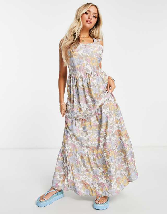 Pieces Petite Exclusive tiered maxi dress in vintage floral