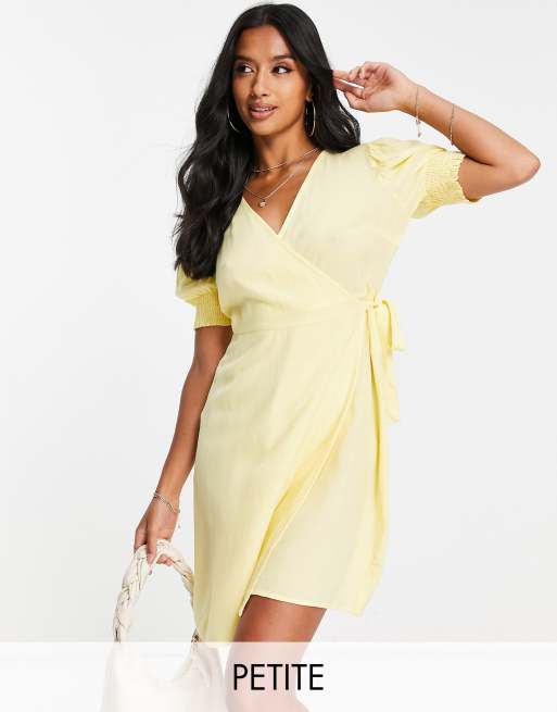 Pieces Petite Robe courte portefeuille Jaune ASOS