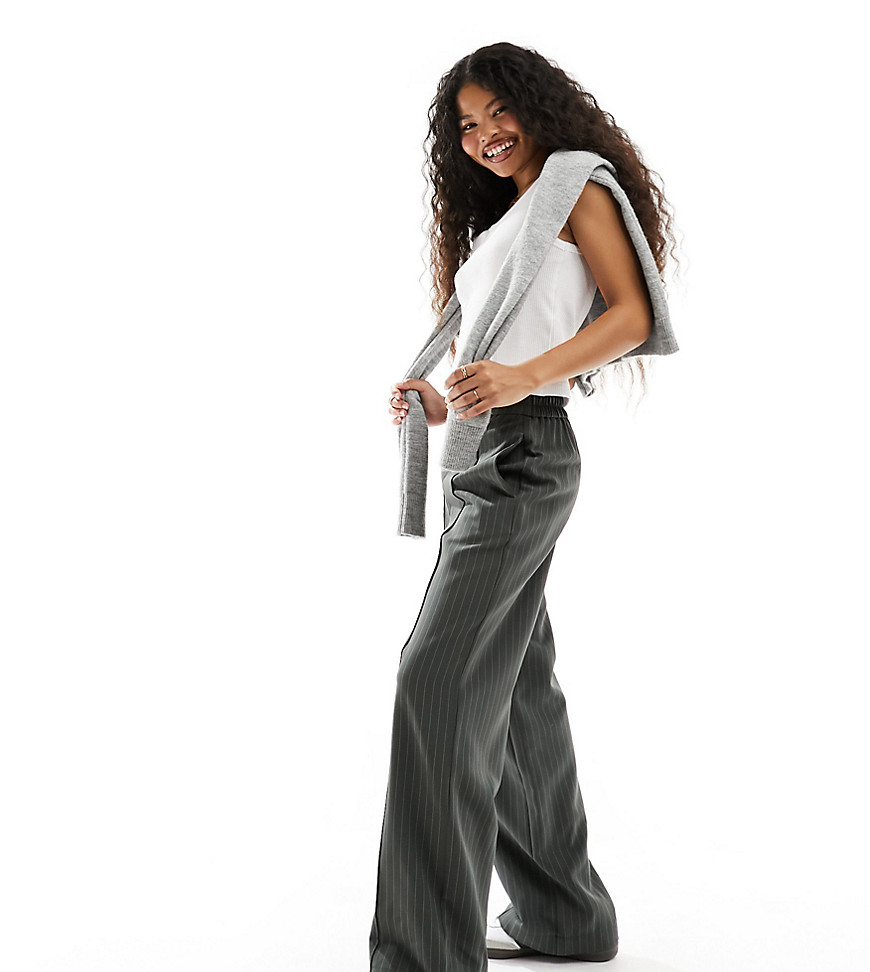 Pieces Petite wide leg tailored trousers in charcoal pinstripe-Grey
