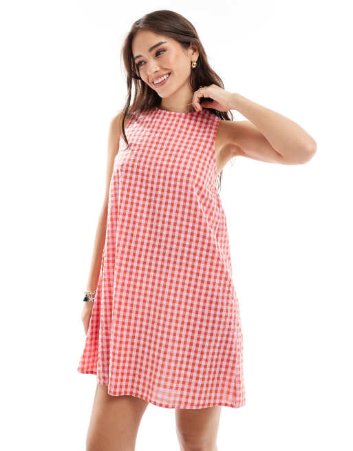 Pieces - Pink og rød ærmeløs minikjole med bindebånd på ryggen og gingham-tern i bæk-og-bølge-stof, 2 af 4
