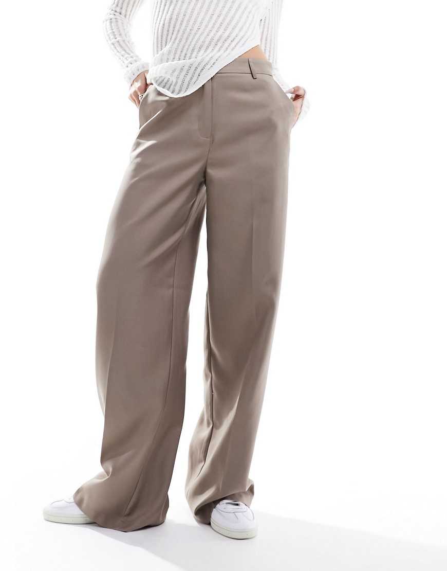 Pieces pleat front tailored trousers in camel-Neutral