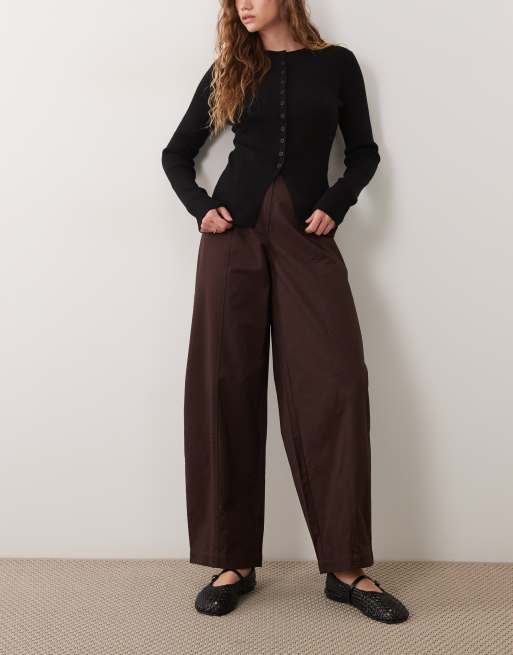 Pieces pleated cotton barrel leg trousers in chocolate plum, 2 of 5