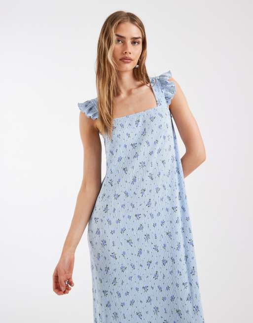 PIECES plissé maxi dress with frill sleeves in blue floral, 2 of 4