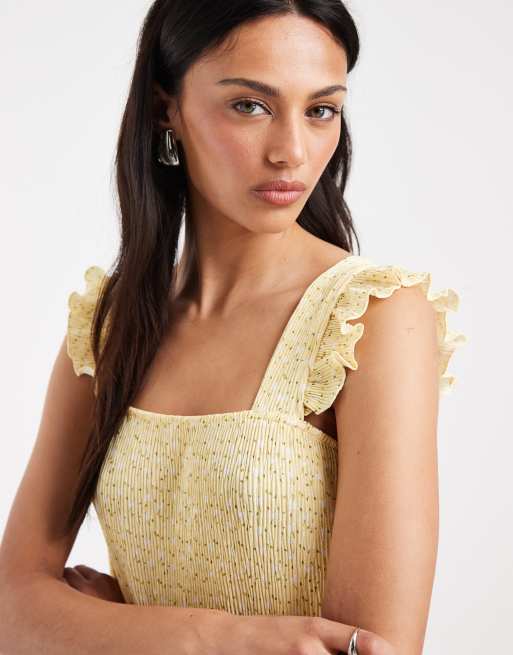 Pieces plisse maxi dress with frill sleeves in pastel yellow floral, 3 of 4