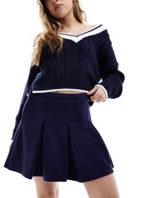 Pieces - Plissierter Minirock in Navy-Marineblau