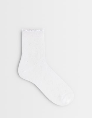 Pieces - Pointelle-Socken in Weiß mit Rüschensaum