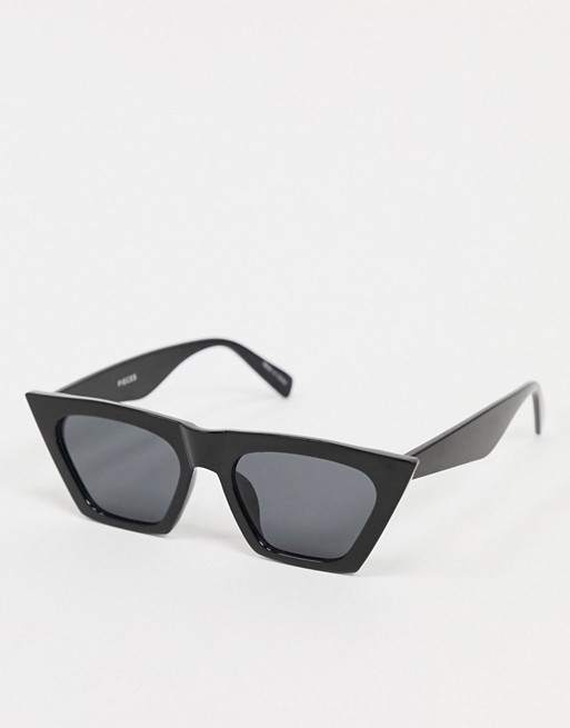 Pieces pointy cat eye sunglasses in black
