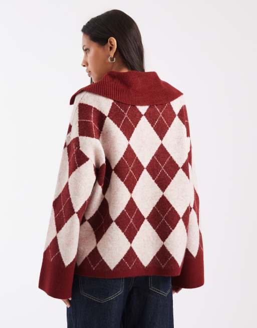 Pieces premium zip front fluffy knitted jumper with collar in burgundy argyle print, 2 of 4