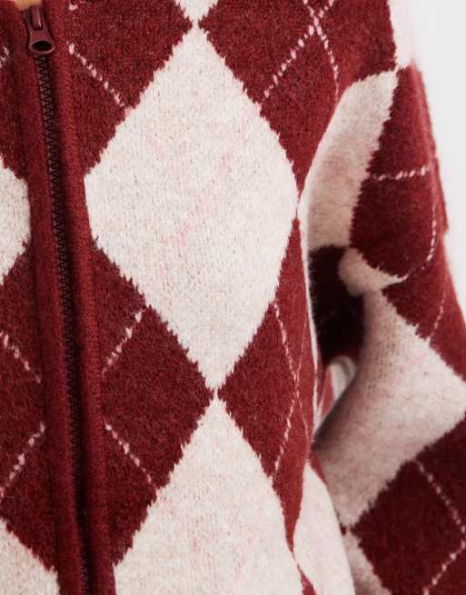 Pieces premium zip front fluffy knitted jumper with collar in burgundy argyle print, 4 of 4