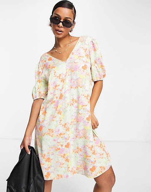Pieces puff sleeve mini smock dress in cream floral 