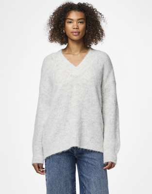 Pieces - Pullover in Hellgrau meliert mit V-Ausschnitt