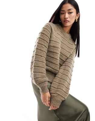 Pieces - Pullover mit Streifenstruktur in Braun