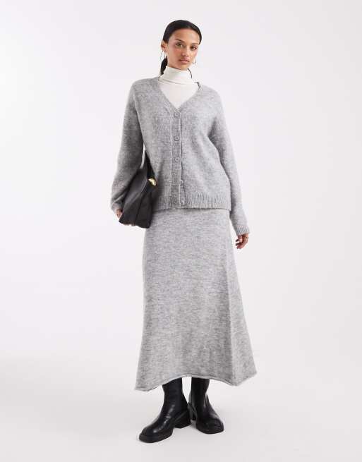 Pieces – Puszysta dzianinowa spódnica midi w szarym melanżowym kolorze, część zestawu