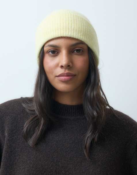 Pieces puszysta prążkowana czapka beanie w kolorze kremowym - view 1