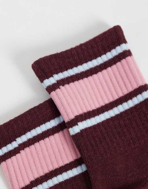 Pieces retro striped ankle socks in pink and burgundy, 2 of 3
