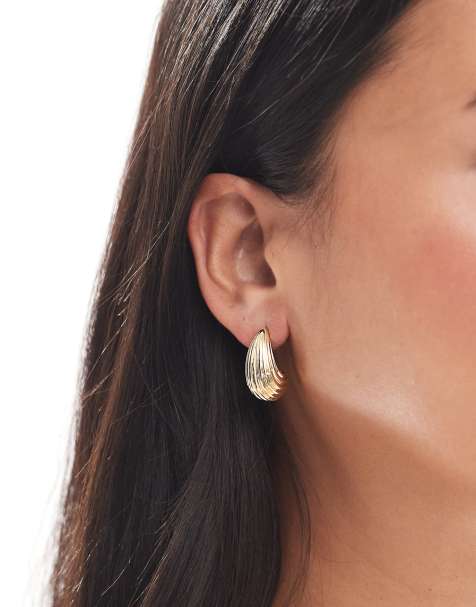 Pieces ribbed effect teardrop hoop earrings in gold - view 1
