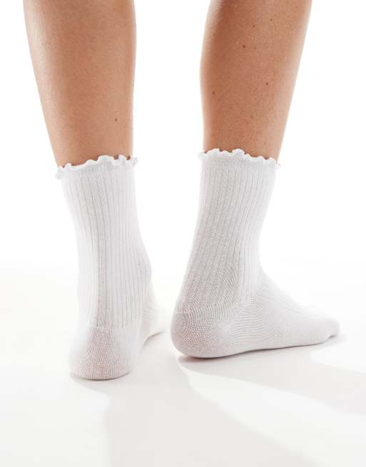 Pieces ribbed frill socks in white