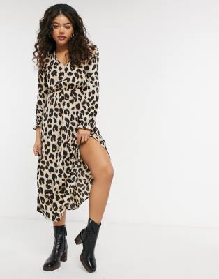 robe mi longue avec bottes