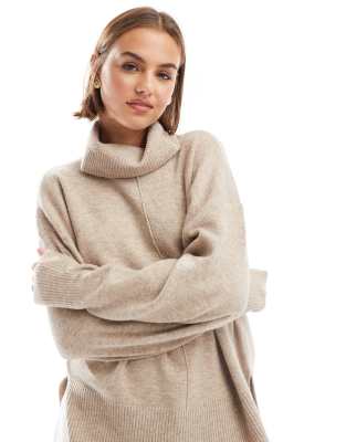 Pieces - Rollkragenpullover in Beige mit Ziernaht auf der Vorderseite-Neutral