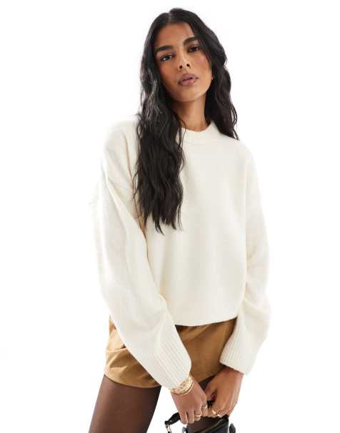 Pieces – Rundhalspullover in Creme mit weiten Ärmeln - view 1