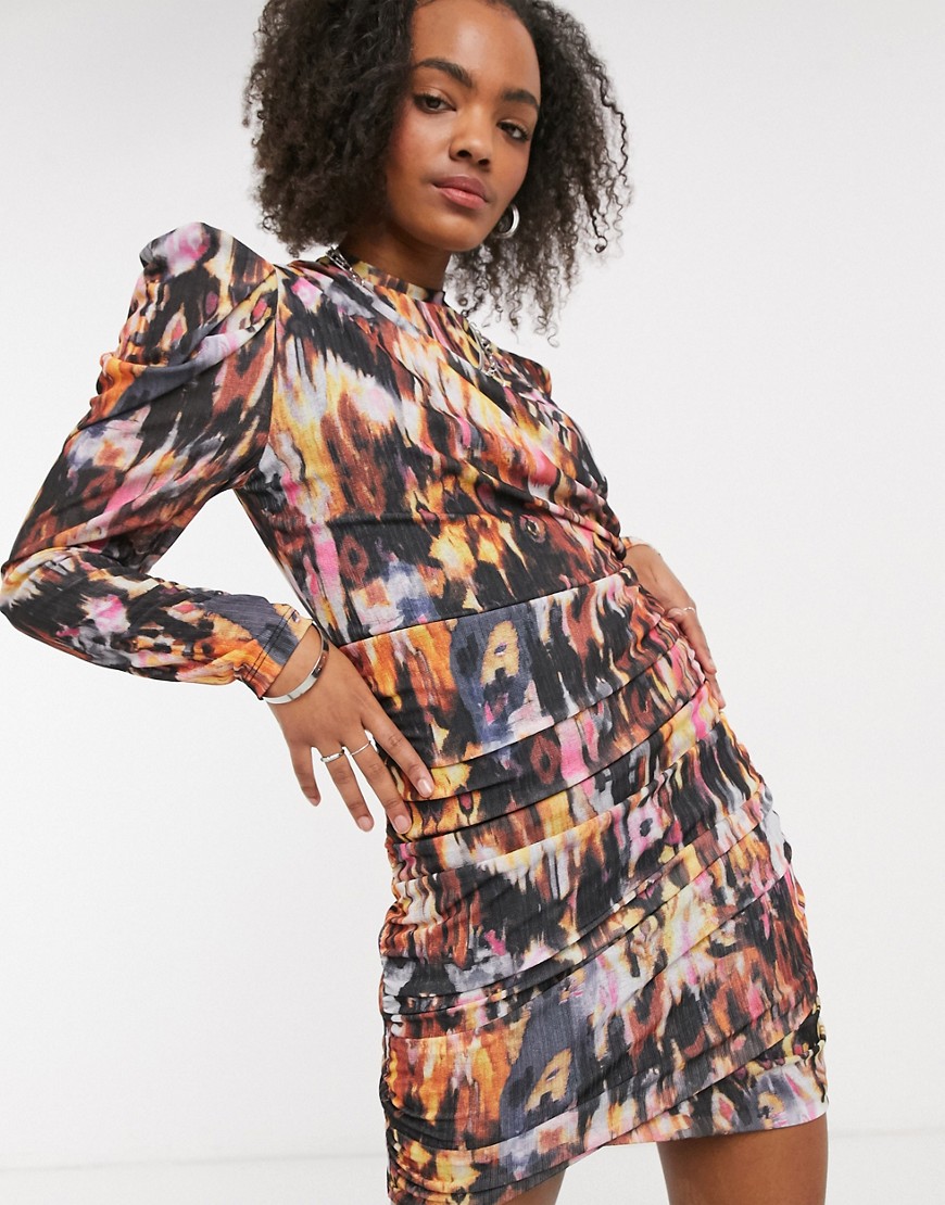 Pieces – Ryschad miniklänning med draperade detaljer, puffärmar och abstrakt mönster-Flerfärgad