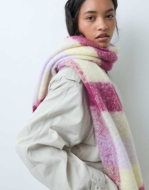 Pieces scarf med fransar i vinrött och lila rutmönster, 4 av 5