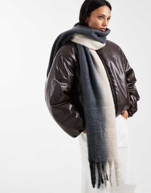 Pieces - Sciarpa morbidissima a righe di colore neutro con frange