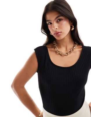 scoop neck ribbed bodysuit in black