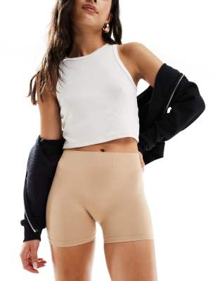 Pieces Pieces seamless mini legging shorts in beige-Neutral