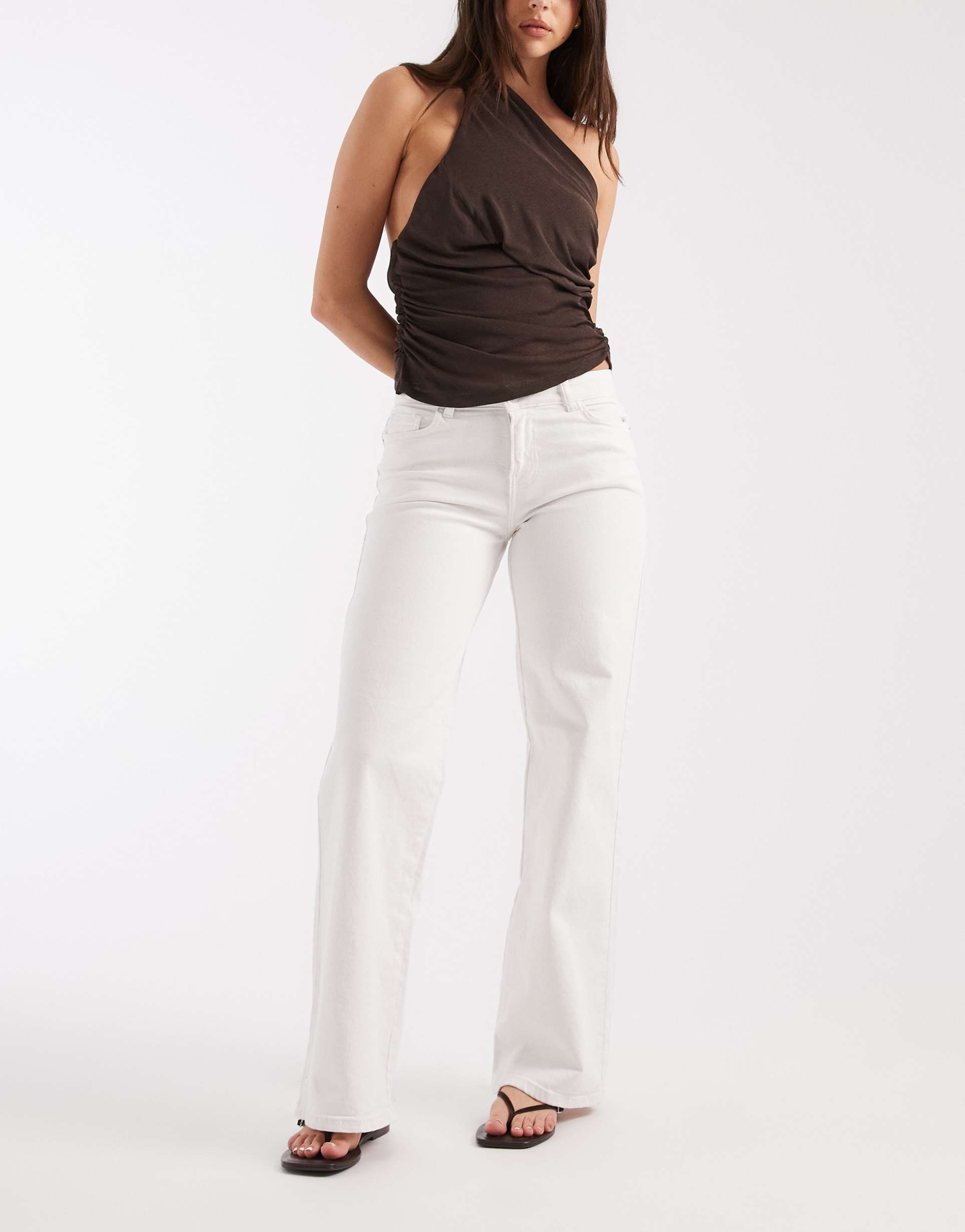 pieces selma low rise wide leg jeans in white denim