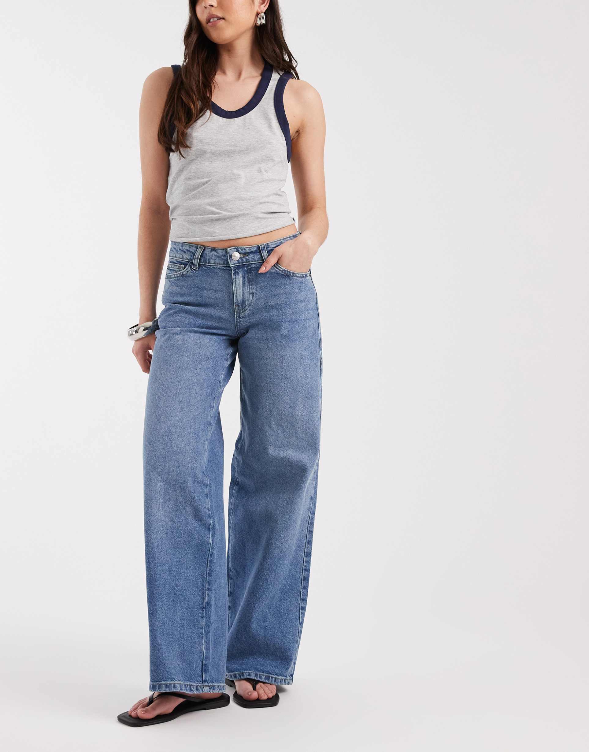 pieces selma low waist wide leg jeans in medium blue denim