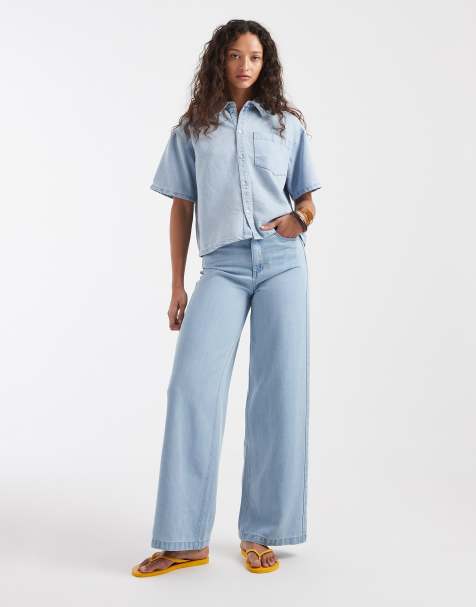 Pieces – Set in hellblauer Waschung, bestehend aus kurzärmligem Jeanshemd und weit geschnittener Jeanshose - view 1