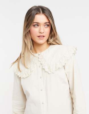 Pieces shirt with oversized frilly prairie collar in cream-White