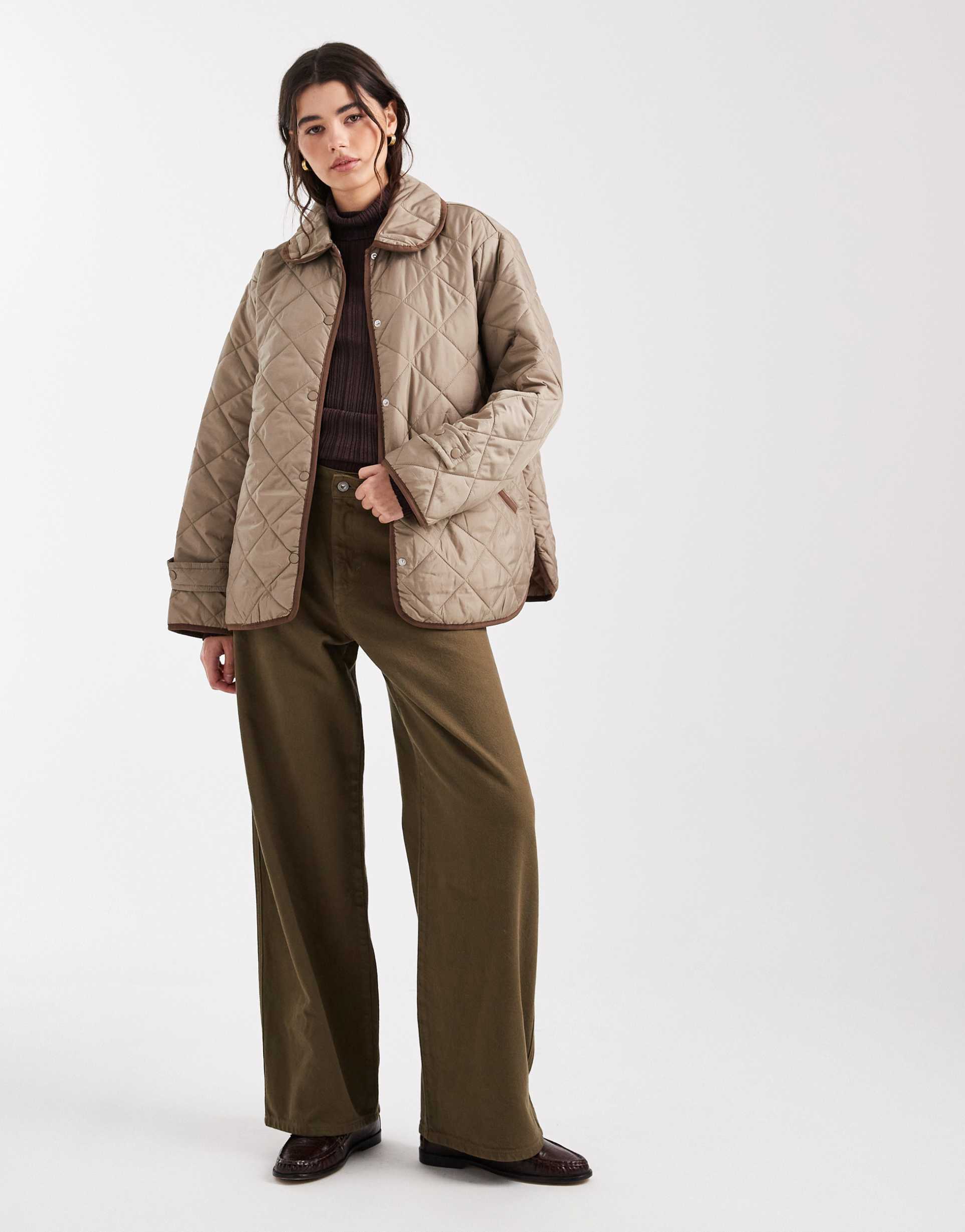 pieces short quilted jacket with collar in beige with contrast binding