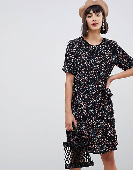 Pieces short sleeve floral tea dress in black | ASOS