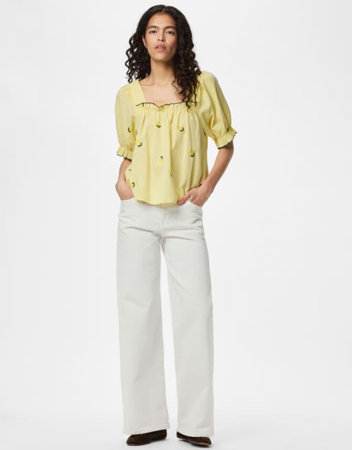 Pieces Short sleeved blouse in pale banana 1, 3 of 7
