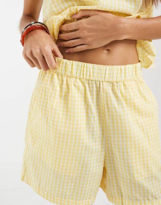 Pieces – Shorts mit hohem Bund und Vichy-Karos in Gelb und Weiß, Kombiteil, 4 von 5