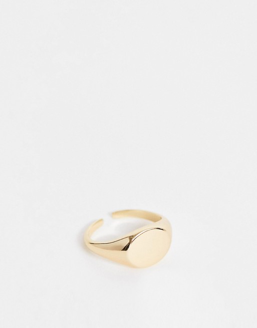 Pieces signet gold ring