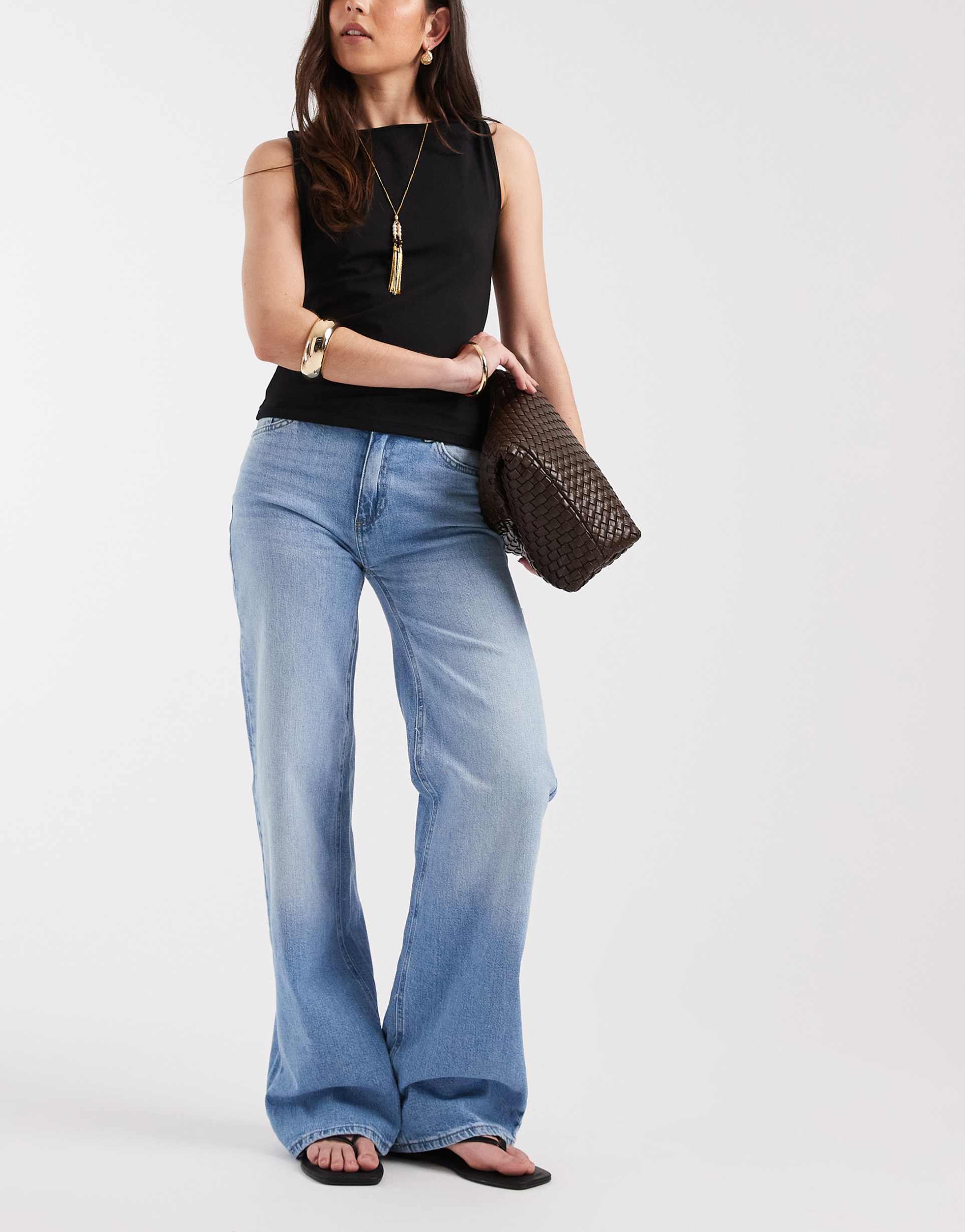 pieces silke mid waisted wide leg jeans in light blue denim
