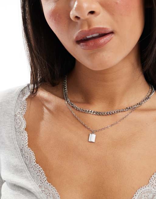 Pieces – Silverfärgat halsband med 2 rader och fyrkantigt hänge